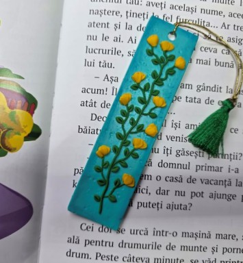 semn de carte cu flori galbene