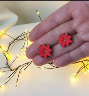 Cercei Crăciunițe mici pe ureche