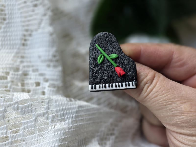 Broșă Mărțișor Pian