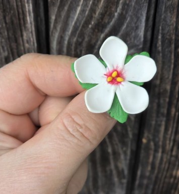 brosa martisor floare de cires