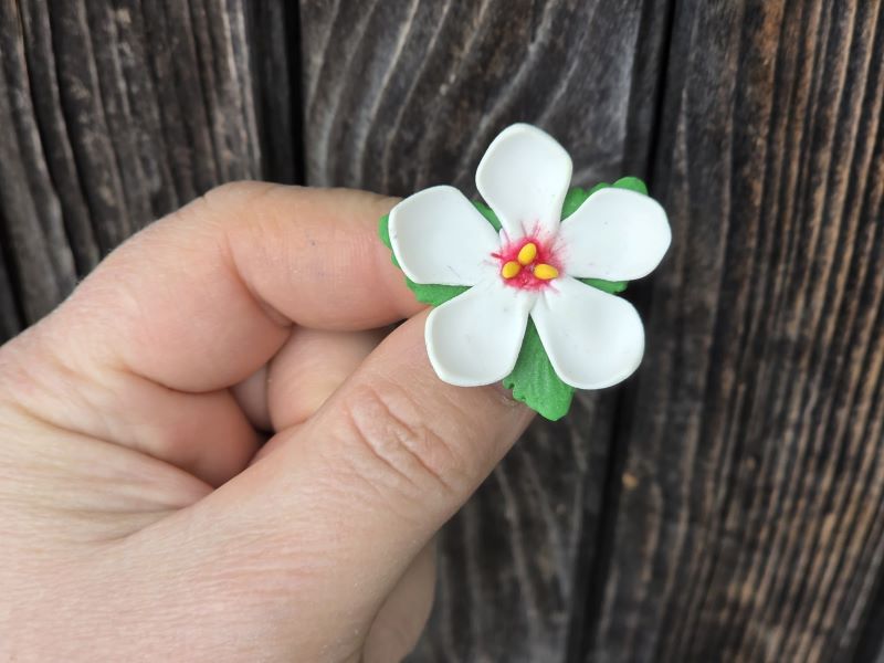 brosa martisor floare de cires