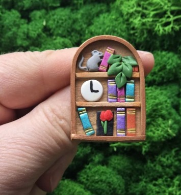 broșa mărțișor „Bibliotecă – Șoricel de bibliotecă”