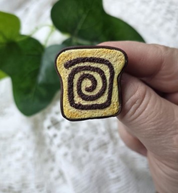 Brosa Martisor Felie de Cozonac