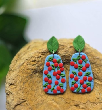 Cercei cireșe cu frunze