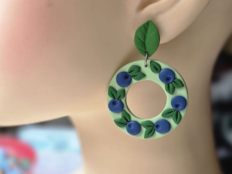 Cercei afine in urechi