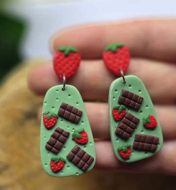 Cercei căpșuni cu ciocolată