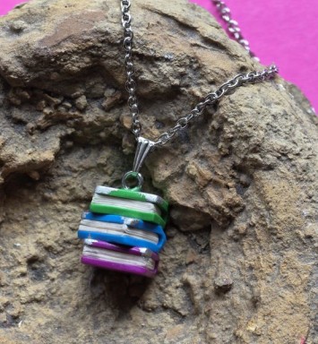 lănțișor cu pandantiv 3 cărți