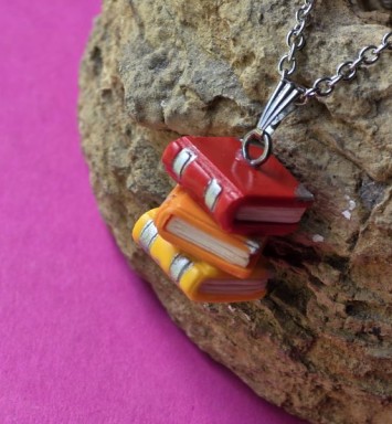 lănțișor cu pandantiv 3 cărți